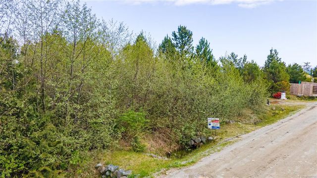 3 of 8 - 1138 Fifth Ave, Ucluelet, BC