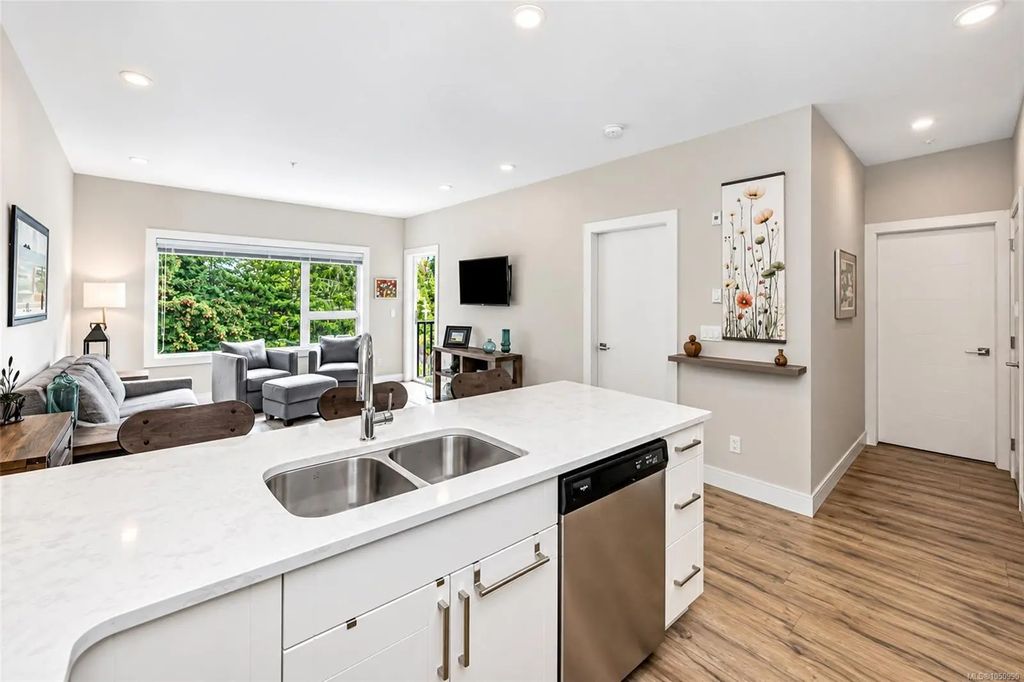 280 Island Hwy 408, View Royal