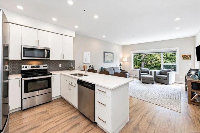 3 of 34 - 280 Island Hwy 408, View Royal, BC