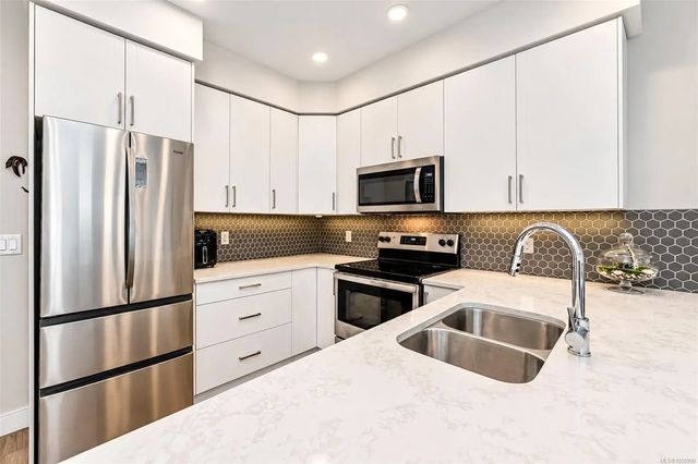 4 of 34 - 280 Island Hwy 408, View Royal, BC