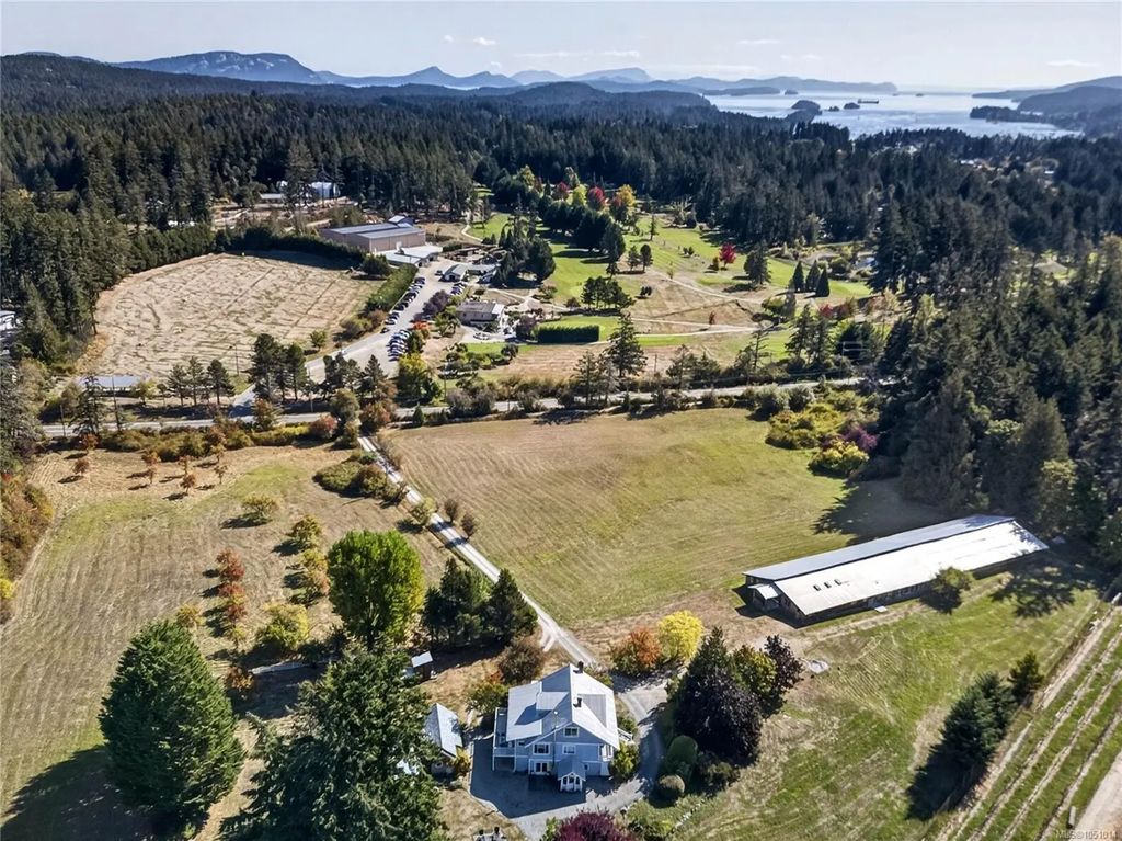 800 Lower Ganges Rd, Salt Spring