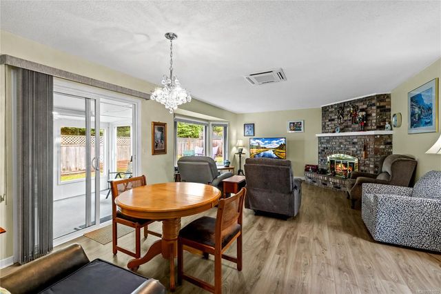 4 of 38 - 834 Redonda Pl, Qualicum Beach, BC