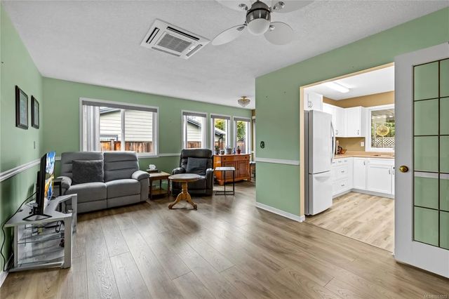 5 of 38 - 834 Redonda Pl, Qualicum Beach, BC