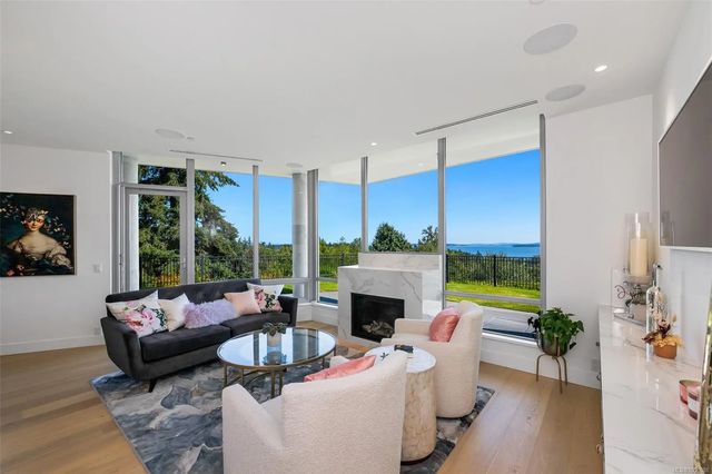 5 of 63 - 5388 Hill Rise Terr 103, Saanich, BC