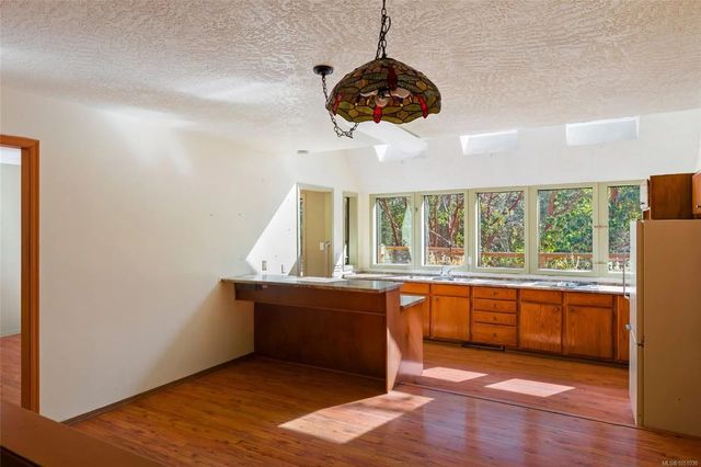3 of 44 - 614 Tammy Pl, Highlands, BC