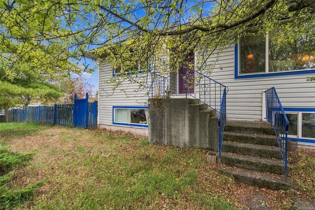 2 of 44 - 619 Pine St, Nanaimo, BC