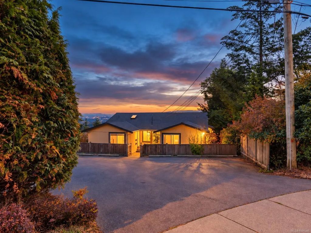 3370 Fulton Rd B, Colwood