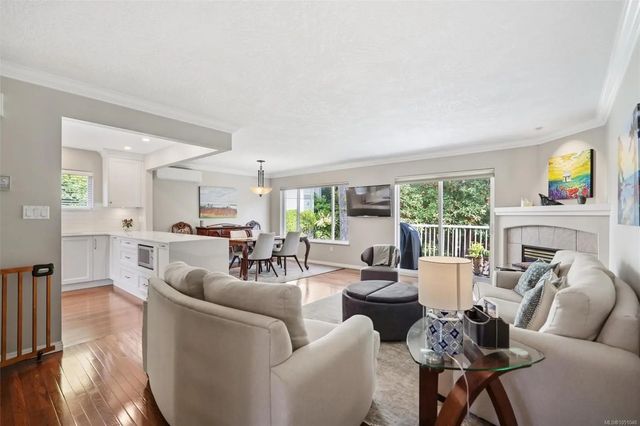 4 of 49 - 118 Aldersmith Pl 31, View Royal, BC