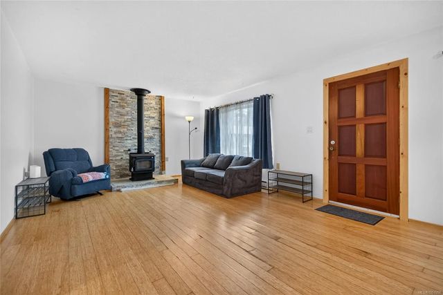 3 of 33 - 7842 Tozer Rd, Fanny Bay, BC
