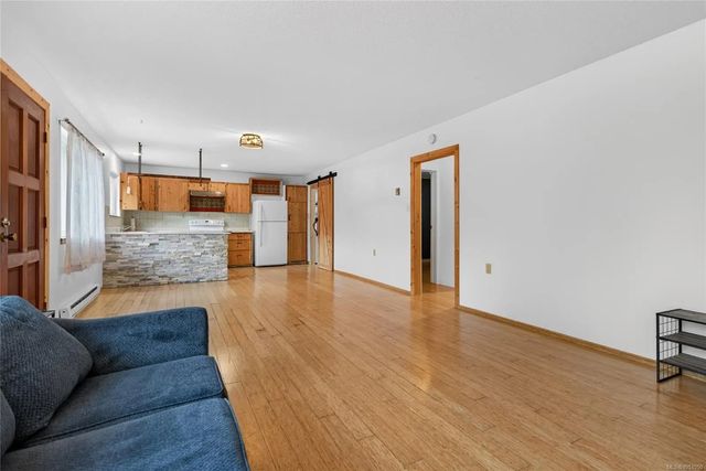 5 of 33 - 7842 Tozer Rd, Fanny Bay, BC