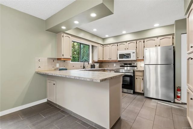 2 of 37 - 1258 Rupert Rd, Ucluelet, BC