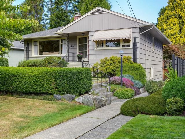 2 of 29 - 2568 Margate Ave, Oak Bay, BC