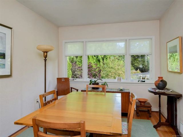 5 of 29 - 2568 Margate Ave, Oak Bay, BC