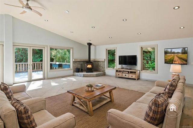 2 of 43 - 3060 Thorpe Rd, Qualicum Beach, BC