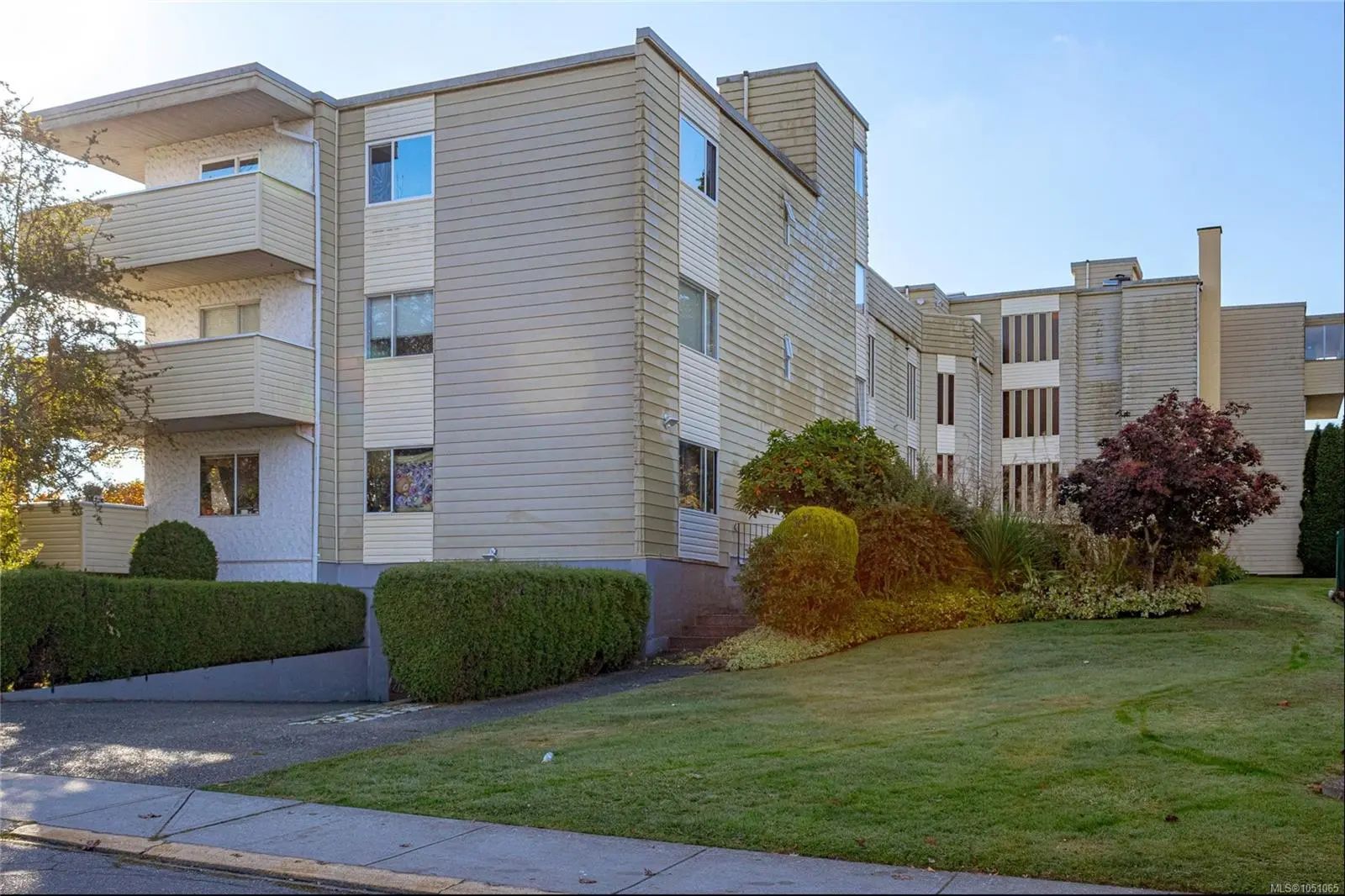 Esquimalt Real Estate - MLS # 1051065, Residential real estate for Sale in Hatfield House, MLS Listings # 1051065