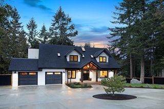 177 Sunningdale Rd E, Qualicum Beach