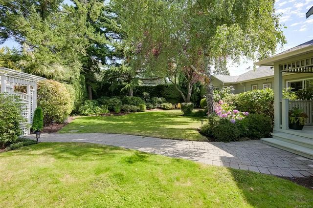 4 of 42 - 3935 Scolton Rd, Saanich, BC
