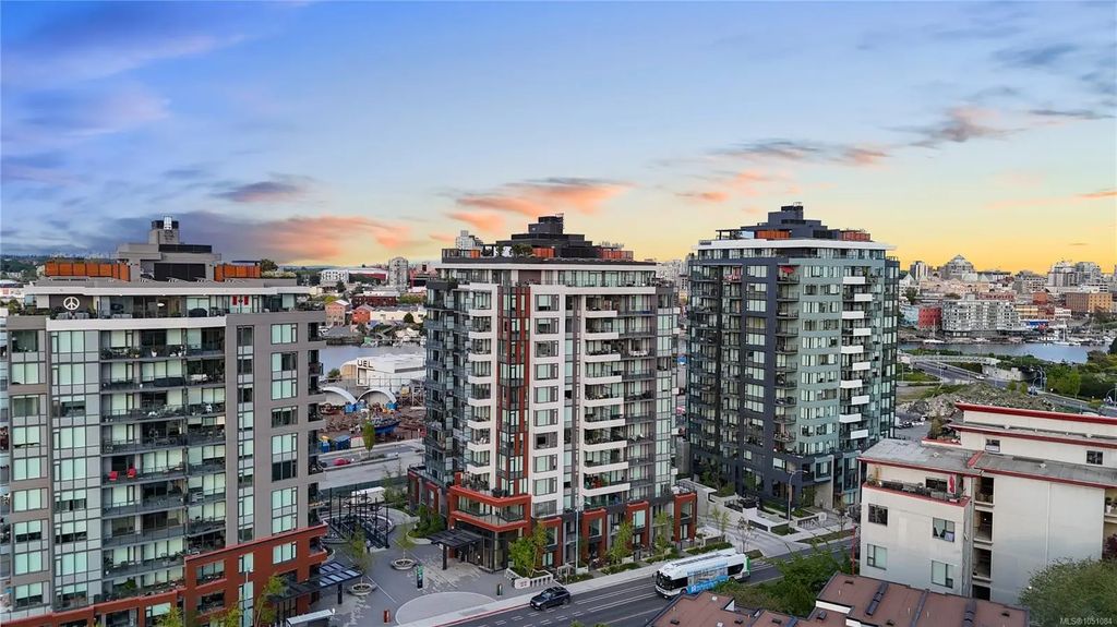 363 Tyee Rd 408, Victoria