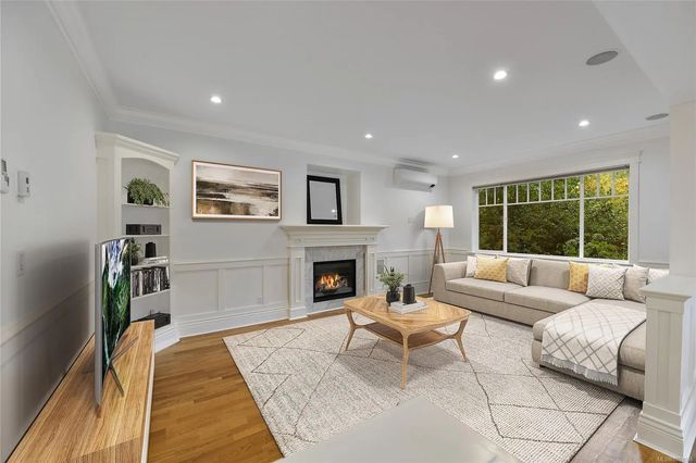2 of 78 - 2517 Asquith St, Victoria, BC