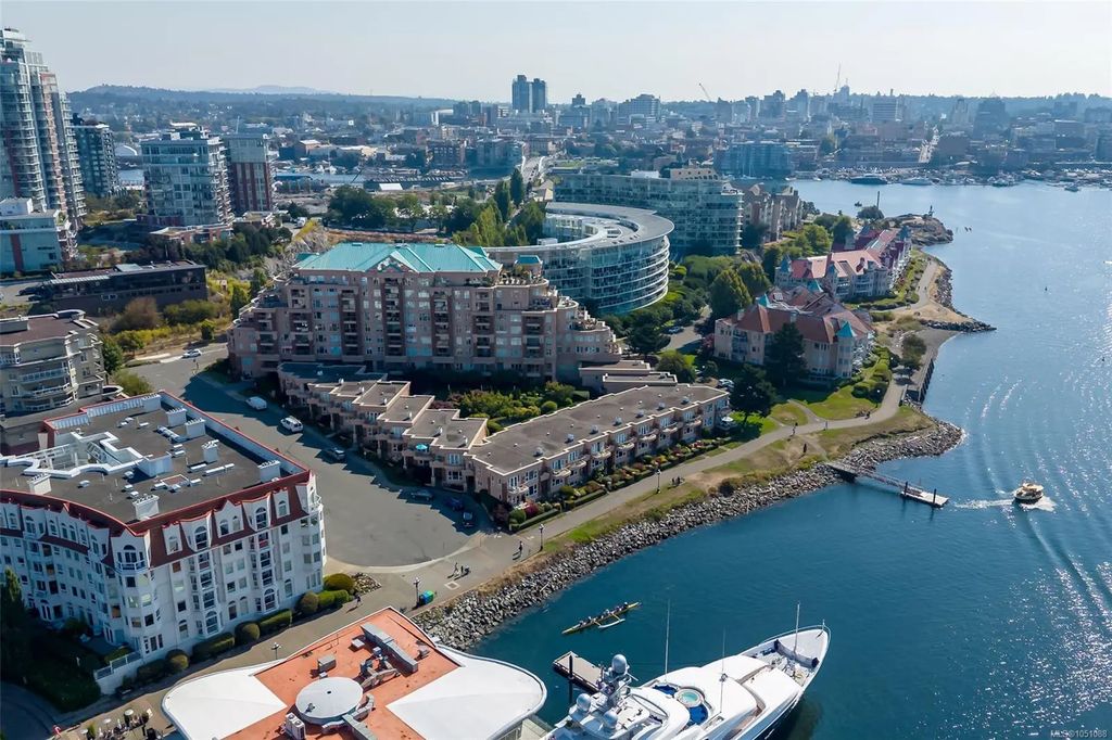 75 Songhees Rd 106, Victoria