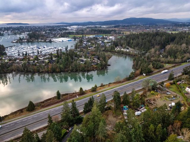 5 of 15 - 1850 Swartz Bay Rd, North Saanich, BC