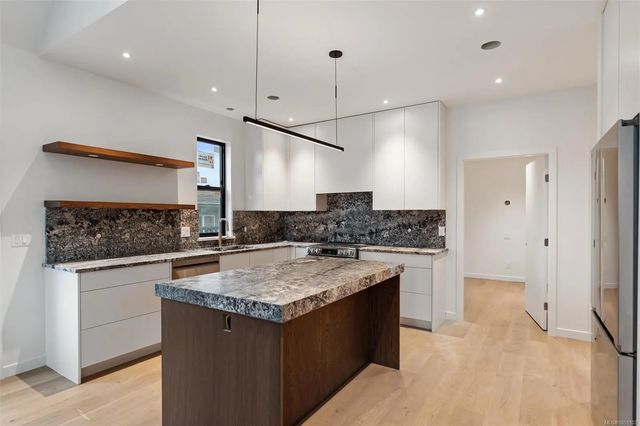 3 of 21 - 9650 Third St A, Sidney, BC