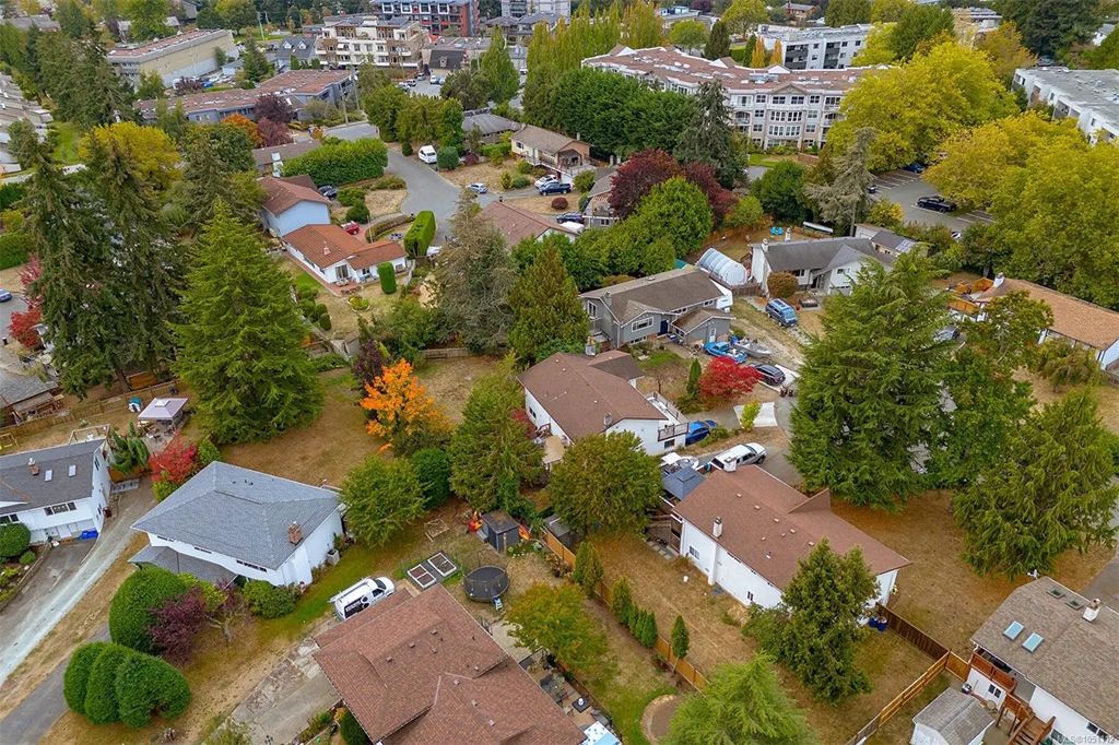 7251 Enid Pl, Central Saanich