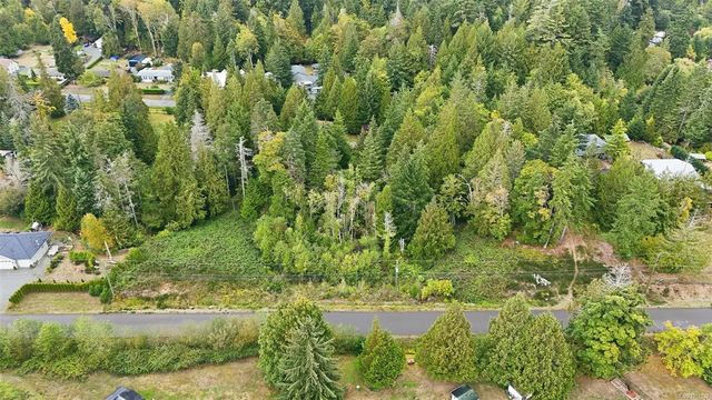 4 of 17 - Lot 3 Salmond Rd, Qualicum Beach, BC