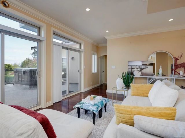 3 of 50 - 8639 Bourne Terr, North Saanich, BC