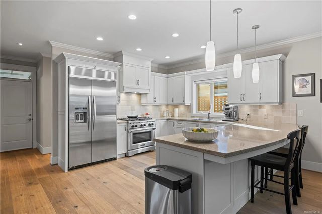 4 of 61 - 3370 Bradner Cir, Nanoose Bay, BC
