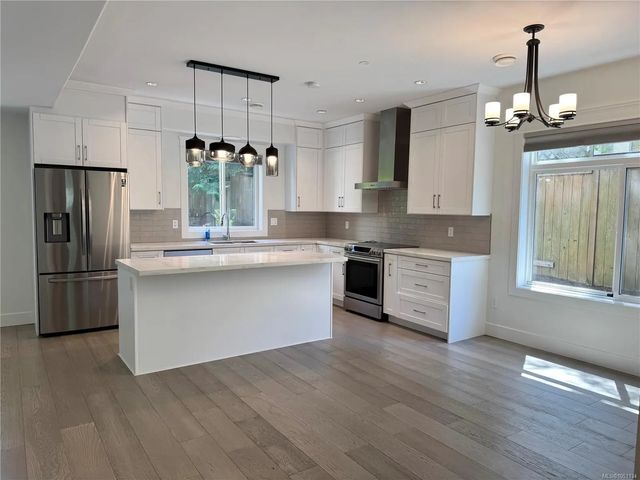 3 of 33 - 5160 Hammond Bay Rd 105, Nanaimo, BC