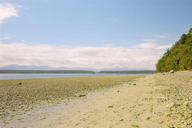 2 of 52 - 2070 Cooper Rd, Gabriola Island, BC