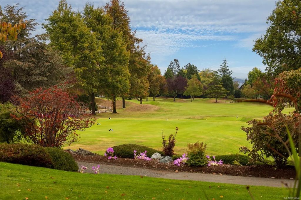 5329 Cordova Bay Rd 106, Saanich