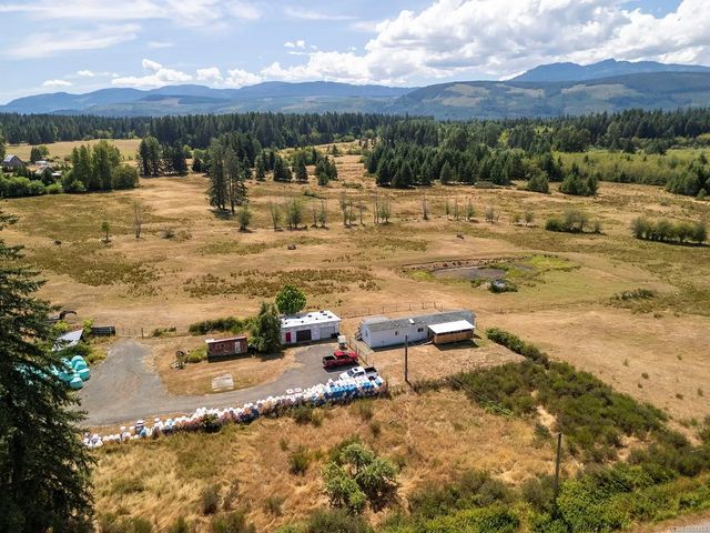 4 of 26 - 7561 Howard Rd, Black Creek, BC