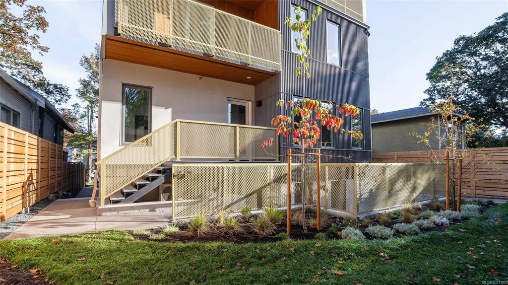 1721 Adanac St 3, Victoria