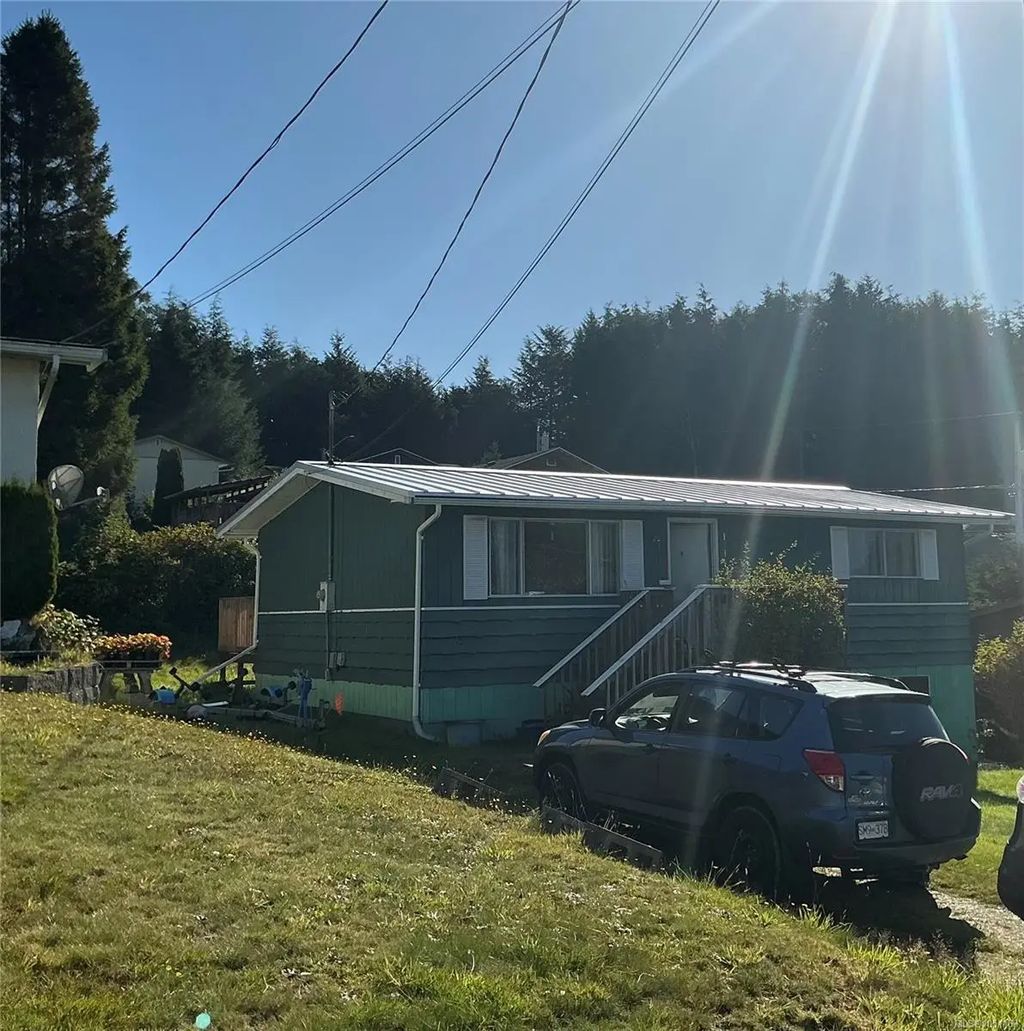 131 Cedar St, Alert Bay
