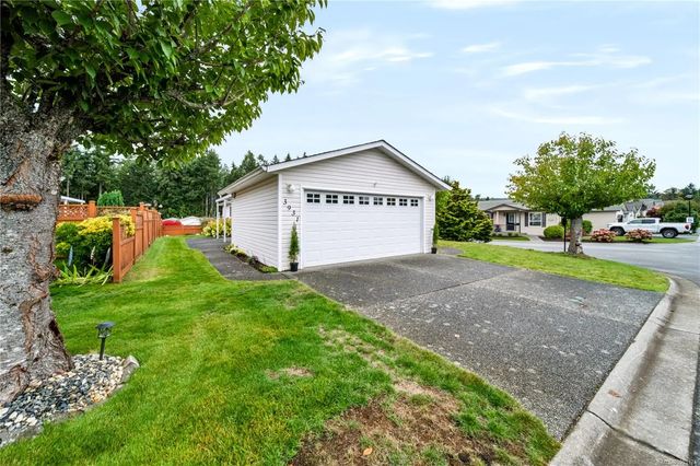 2 of 33 - 3931 Excalibur St, Nanaimo, BC