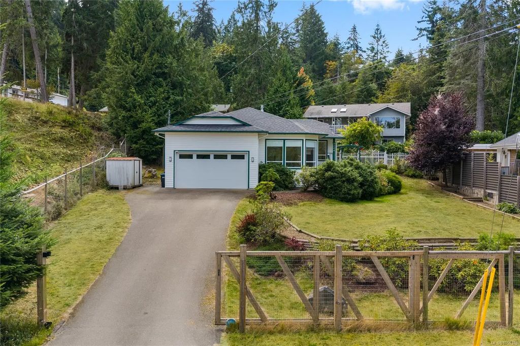 3104 Dolphin Dr, Nanoose Bay