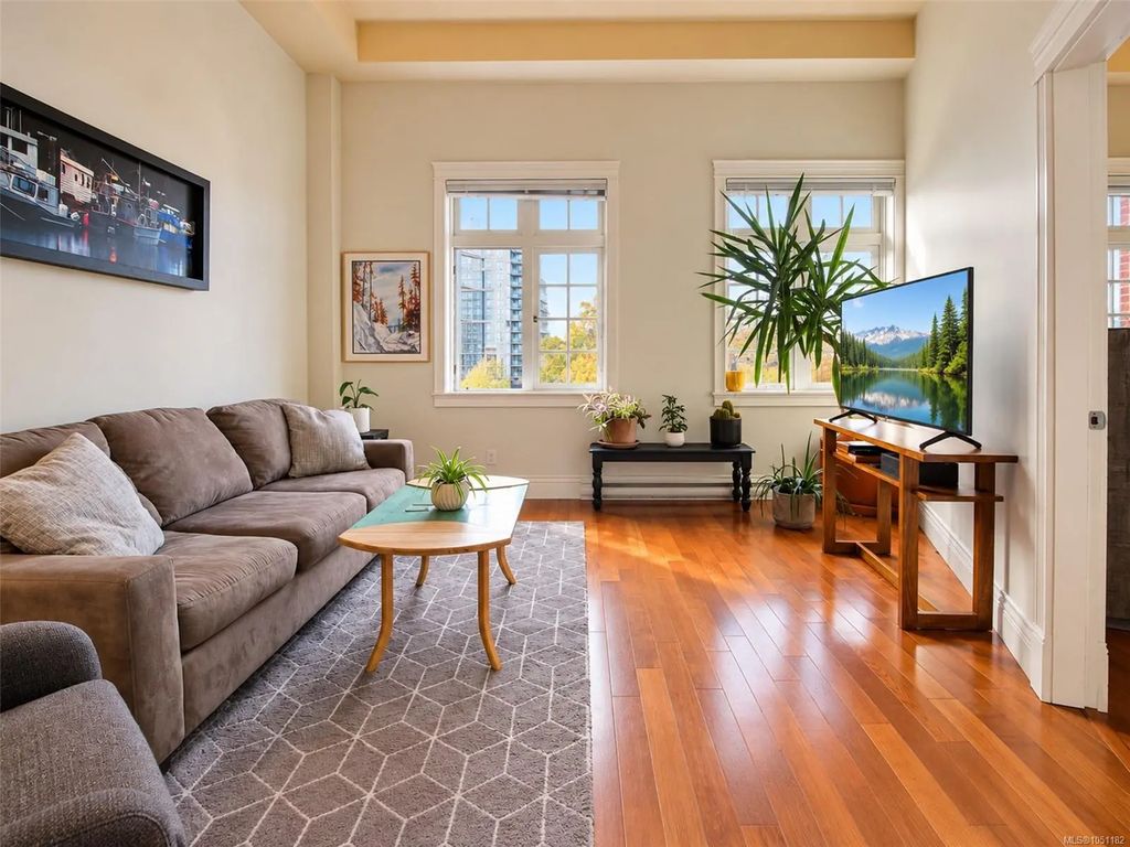 1602 Quadra St 407, Victoria