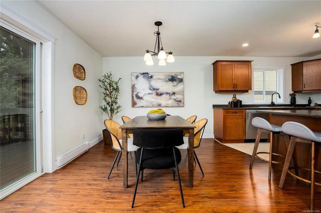 4 of 73 - 729 Parks Pl, Ladysmith, BC