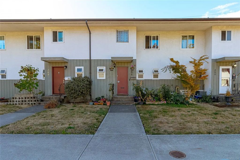 386 Burnside Rd W, Saanich