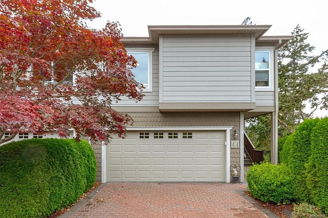 2 of 36 - 118 Aldersmith Pl 44, View Royal, BC