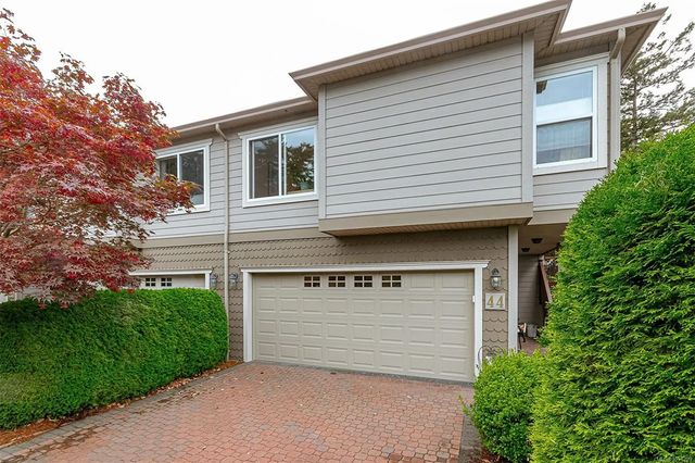 3 of 36 - 118 Aldersmith Pl 44, View Royal, BC