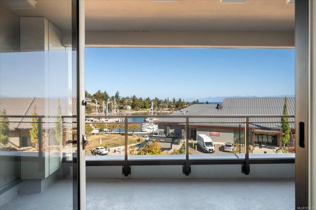 2 of 63 - 3529 Dolphin Dr 301, Nanoose Bay, BC