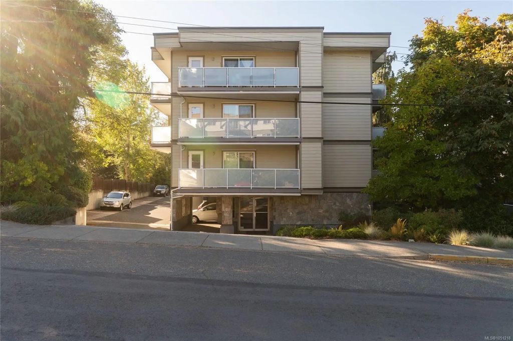 3230 Glasgow Ave 203, Saanich
