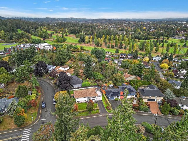 4 of 35 - 844 Rockheights Ave, Esquimalt, BC