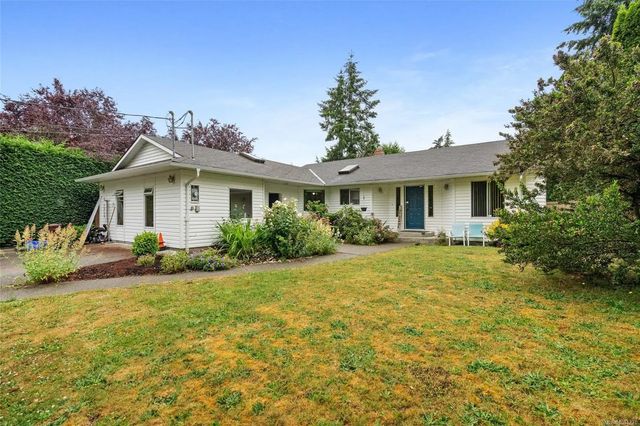 2 of 63 - 1215 Stelly's Cross Rd 2, Central Saanich, BC