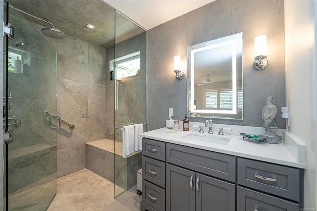 4 of 31 - 129 Sunset Dr, Salt Spring, BC