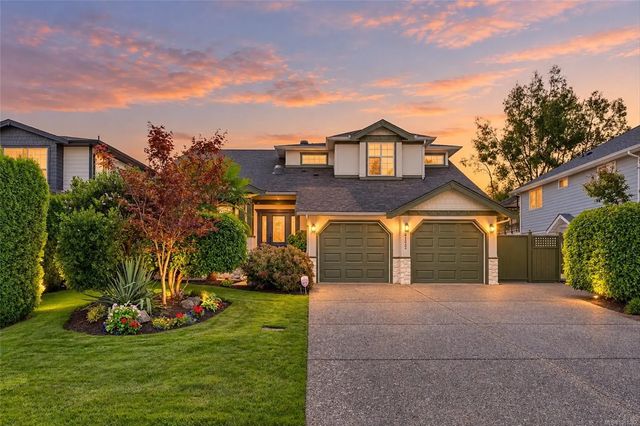 2 of 61 - 4122 Hatfield Rd, Saanich, BC