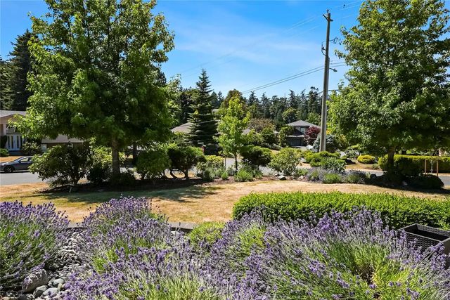 3 of 50 - 800 Alvarado Terr, Saanich, BC